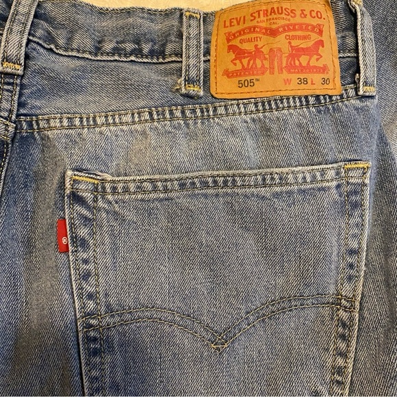 Levis Jeans Mens 38x30 Blue 505 Regular Fit‎ Straight Medium Wash Denim Cotton - Picture 3 of 7